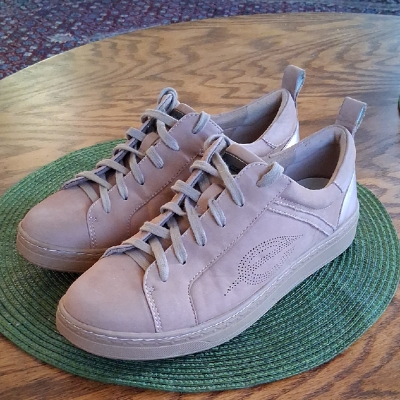Earth Shoes - Earth Leather Blush Color Comfort Zinnia Sneakers Size 9.5